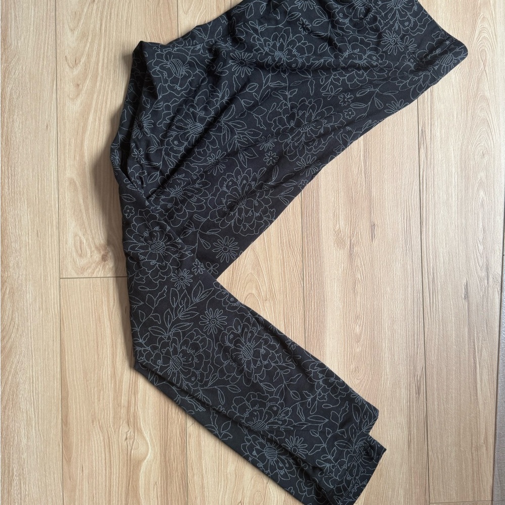 Sonoma Black Floral Pattern Leggings